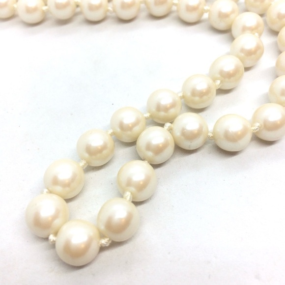 3/$30 NWT VINTAGE MARVELLA IMITATION PEARL NECKLACE 28" SINGLE STRAND KNOTTED - Picture 7 of 14